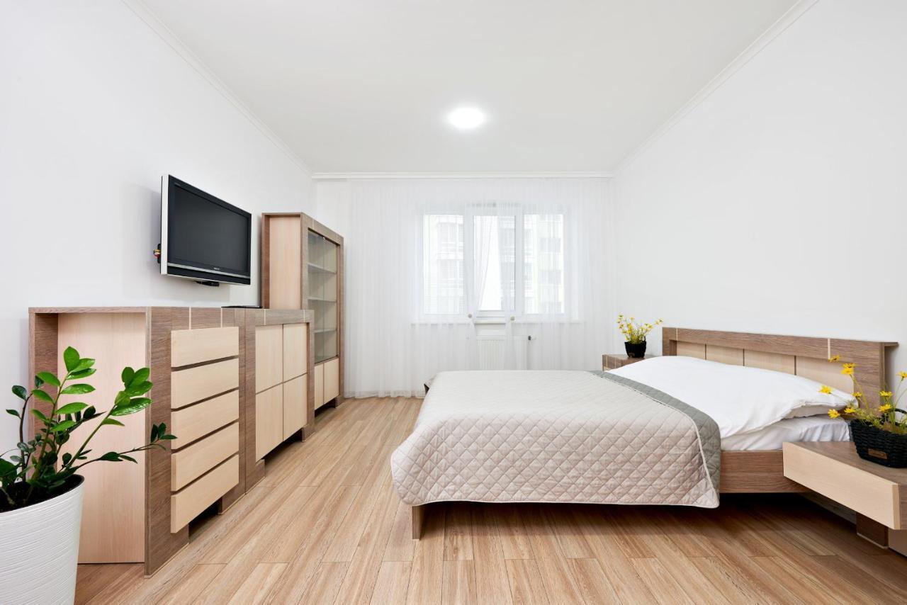 Квартира Для Вас! Вул. Голинського, 8! Apartment Лвив Екстериор снимка