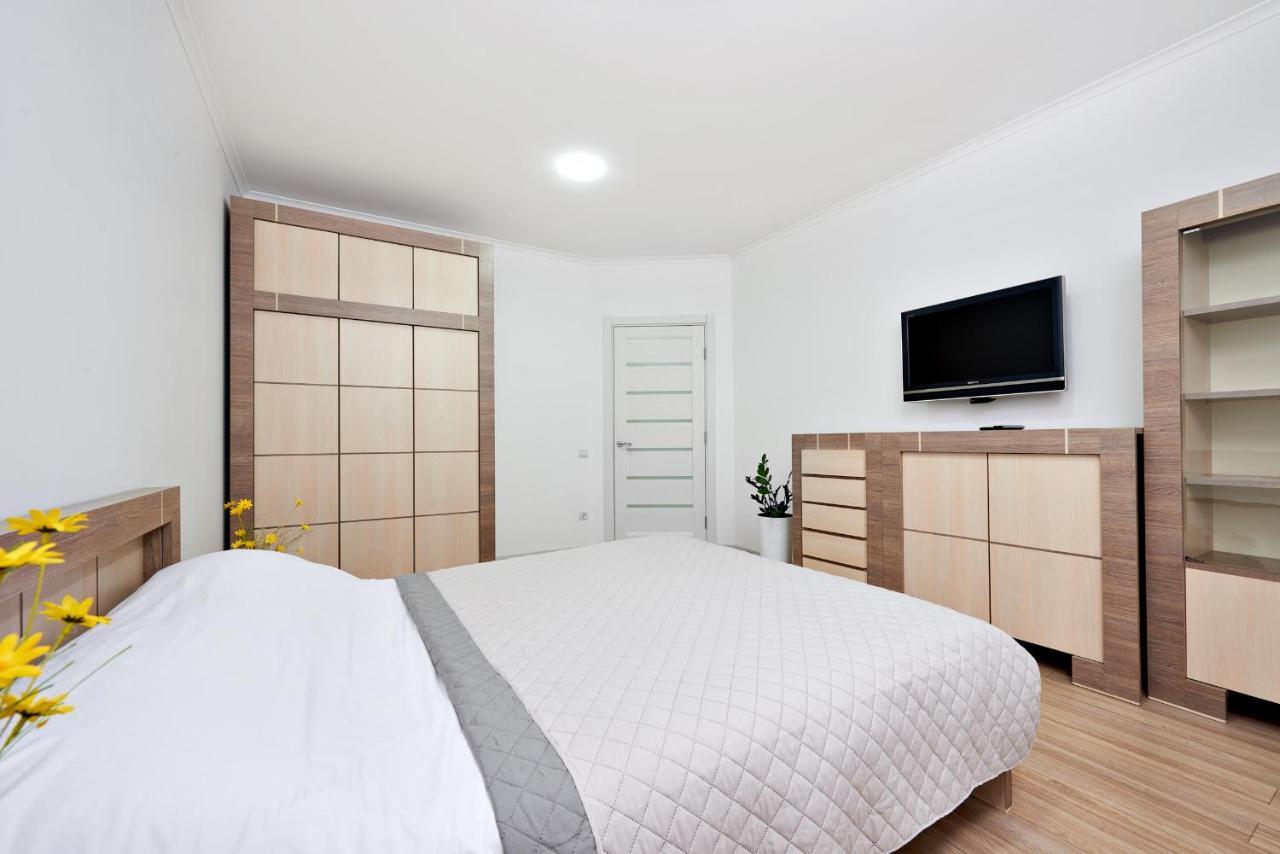 Квартира Для Вас! Вул. Голинського, 8! Apartment Лвив Екстериор снимка