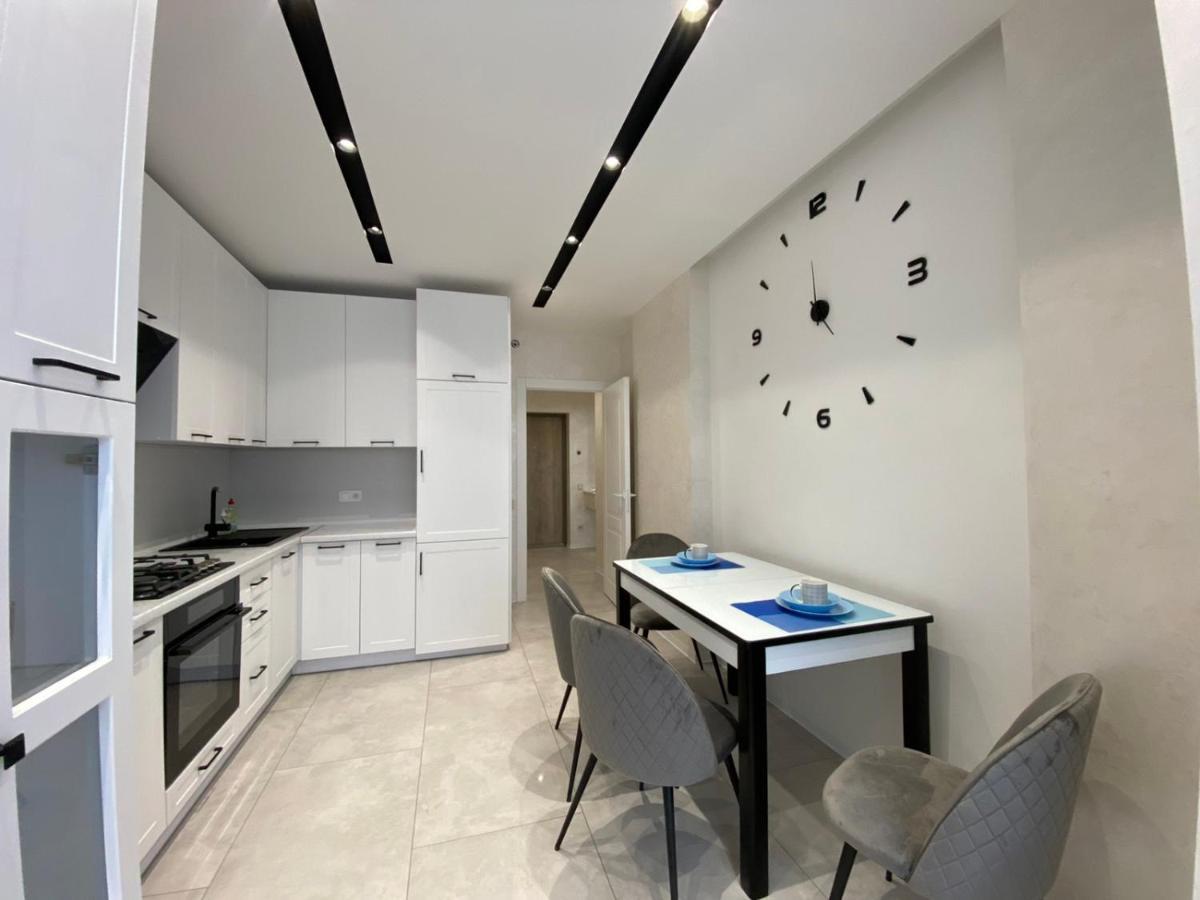Квартира Для Вас! Вул. Голинського, 8! Apartment Лвив Екстериор снимка