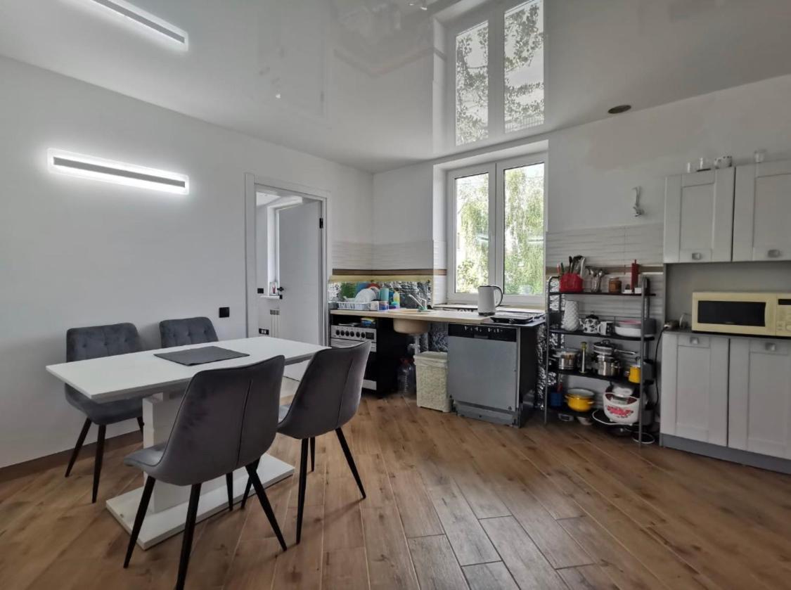 Квартира Для Вас! Вул. Голинського, 8! Apartment Лвив Екстериор снимка