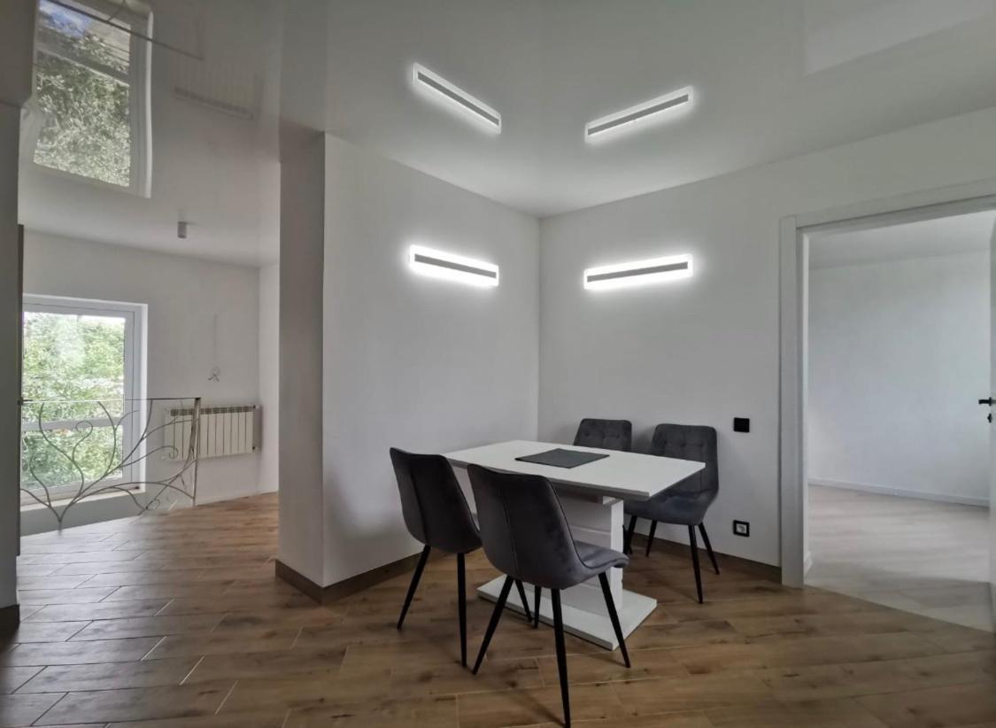 Квартира Для Вас! Вул. Голинського, 8! Apartment Лвив Екстериор снимка