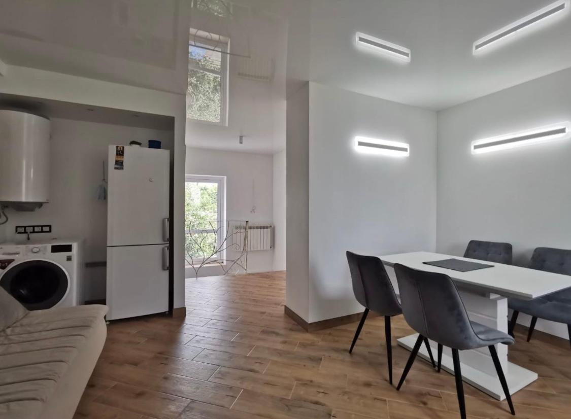 Квартира Для Вас! Вул. Голинського, 8! Apartment Лвив Екстериор снимка
